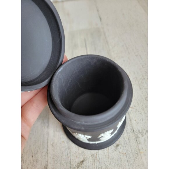 Wedgwood black mini tobacco‎ pot jar vintage Victorian angel Olympian lidded - Picture 7 of 9